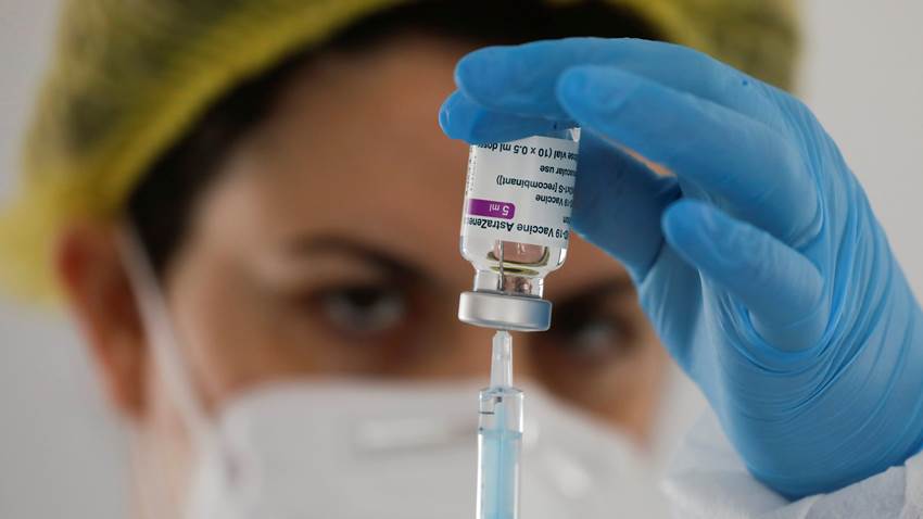 Nuevo tropiezo de vacuna de AstraZeneca contra COVID-19