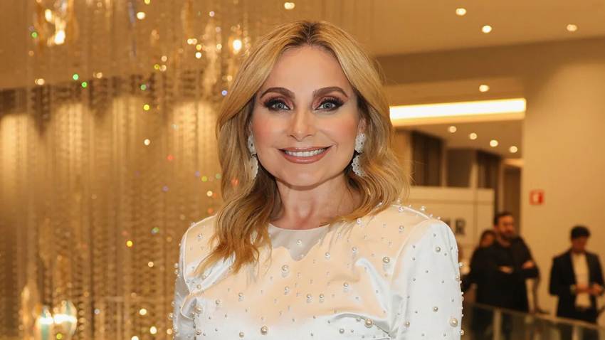 Elizabeth Álvarez celebra su cumpleaños rodeada del amor de Jorge Salinas y sus mellizos