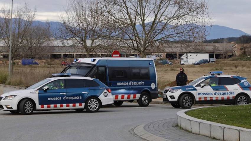 Los Mossos restringen el acceso a una “rave” ilegal con 250 personas en Conesa (Tarragona)