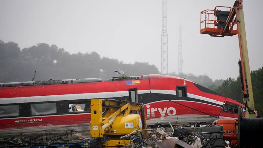 Cronología de una colisión: los trenes de Adamuz impactaron 1 minuto y 17 segundos antes de la primera llamada del maquinista