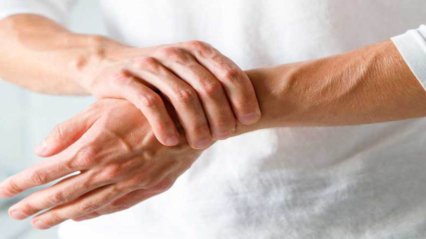 Al menos 20% de pacientes con COVID-19 sufren dolores articulares y musculares