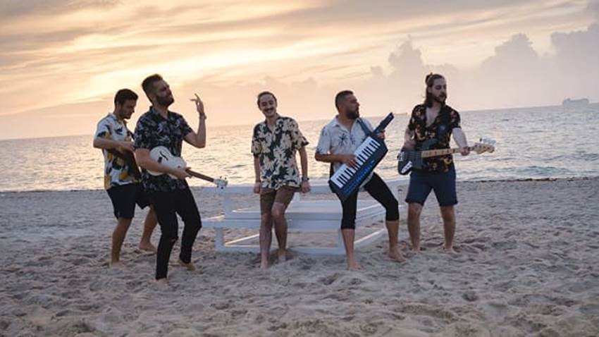 Alkilados y Anakena dan la bienvenida al verano con “Clara”