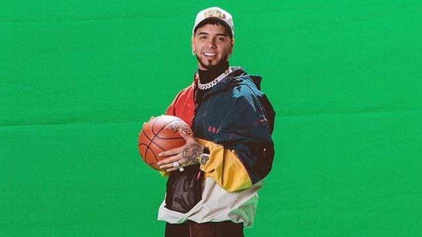 Anuel celebra sus 4 nominaciones a “Premio Lo Nuestro 2022”