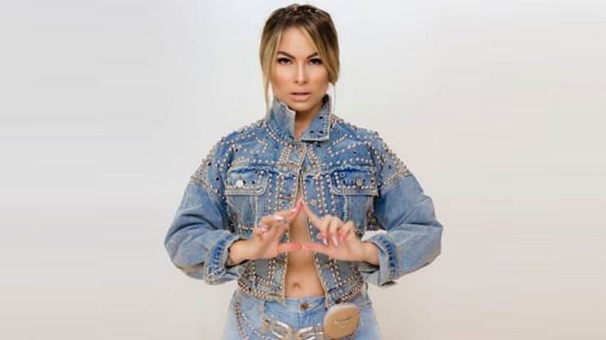 Mia Queen nos presenta “El Pantalón”