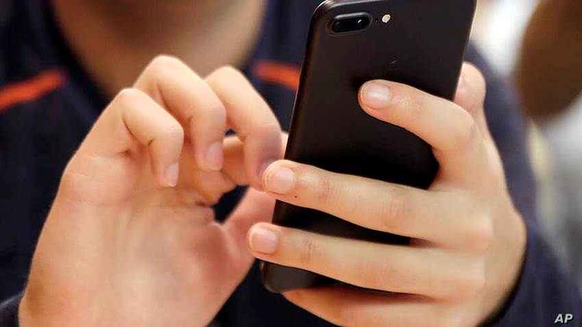 La vida de la generación del milenio: comer, dormir, estudiar y el celular