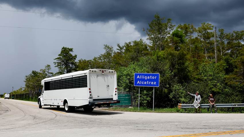 La jueza rechaza la petición del Gobierno para que Alligator Alcatraz siga en funcionamiento