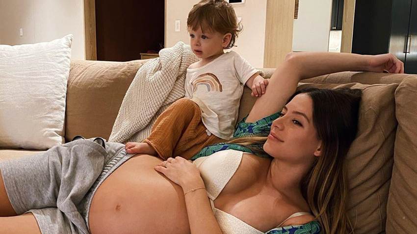 Sarah Kohan comparte las fotografías del nacimiento de su hija con ‘Chicharito’ Hernández