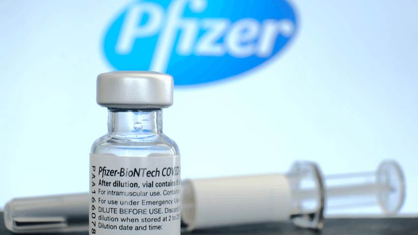 FDA autoriza tercera dosis de vacuna Pfizer para pacientes de 65 años en adelante