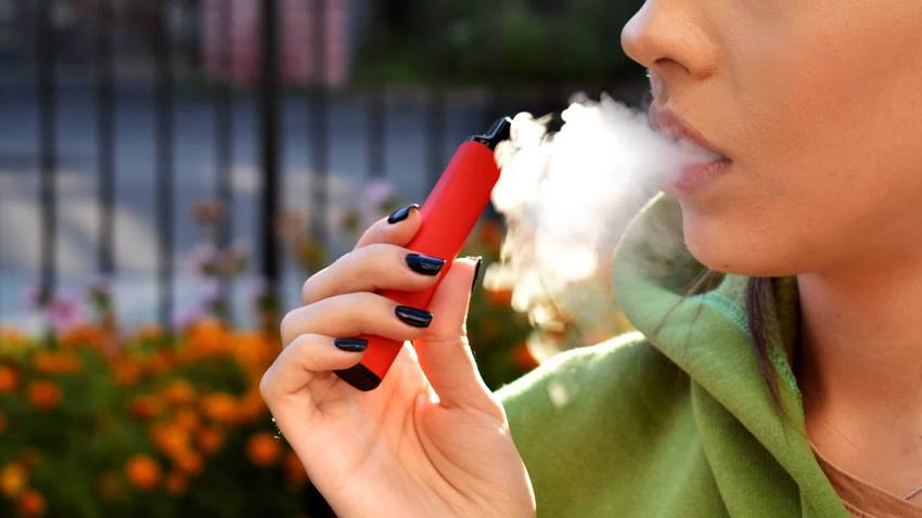 Combinar tabaco tradicional y cigarrillos electrónicos no reduce el riesgo cardiovascular