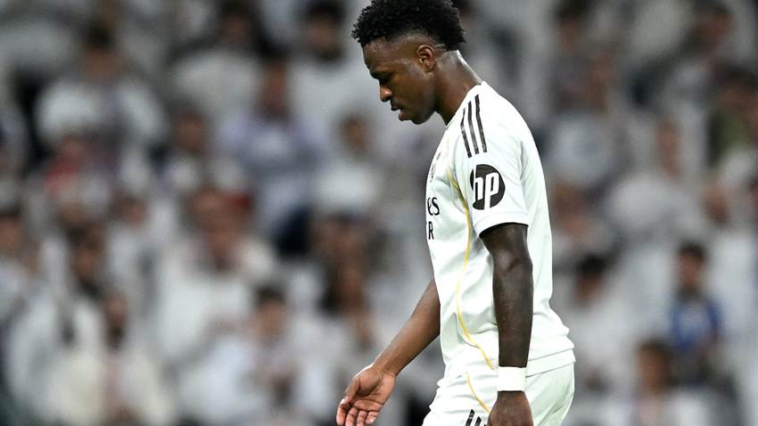 El Bernabéu señala a Vinicius, pitado tras ser sustituido contra el Sevilla